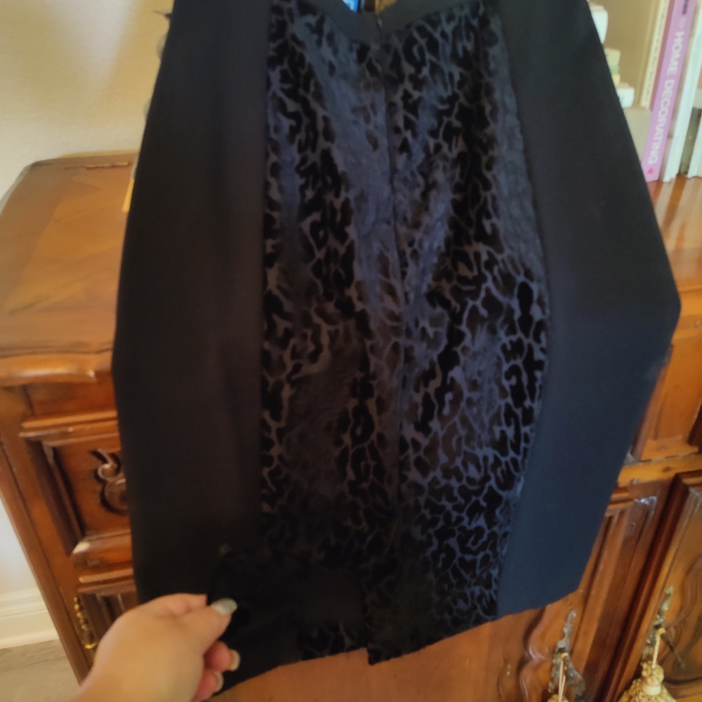 2 toned black pencil skirt